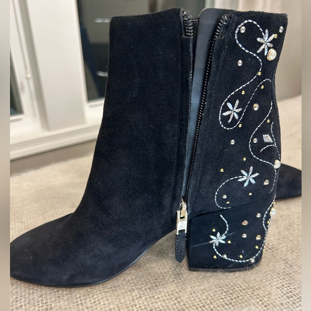 Sam Edelman like new Taft black suede embellished booties Size 8.5 - Picture 3 of 10